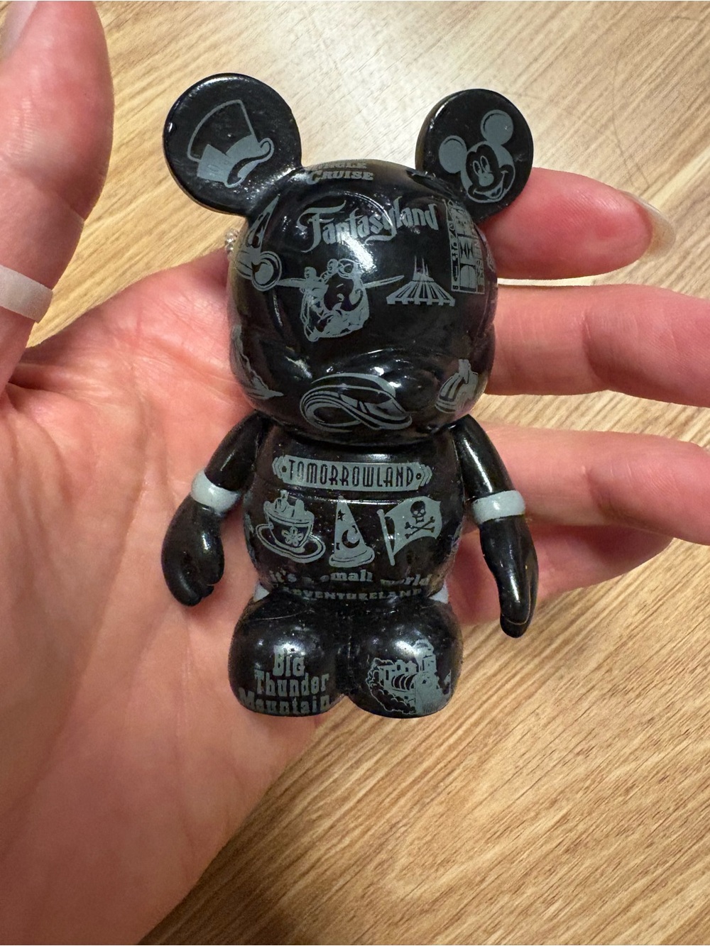 Disney Vinylmation 2011 Edition - PARK ICONS Disneyland Black